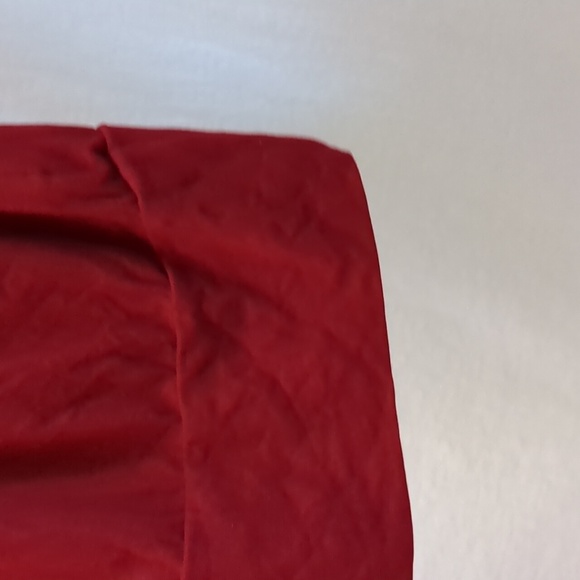 White House Black Market Burgundy Tank With Silver Links Size M - Picture 4 of 7